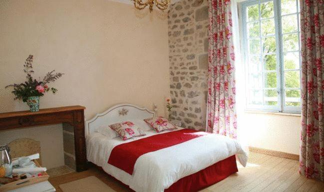 Domaine Saint-Roch Hotel Spa Salzuit Quarto foto